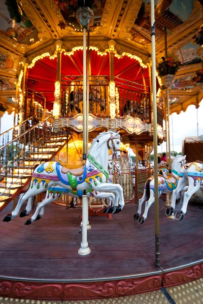Πολύχρωμο carousel στο Παρίσι — Φωτογραφία Αρχείου