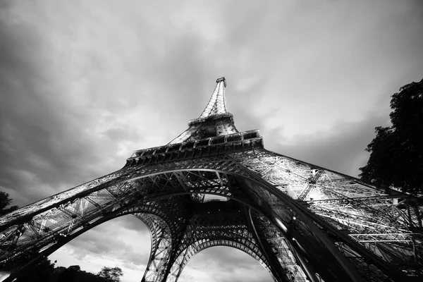 Eiffelovka ve večerních hodinách — Stock fotografie