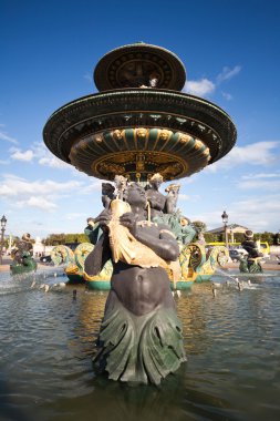 place de la Concorde'ye Paris üzerinde Fontaine des mers