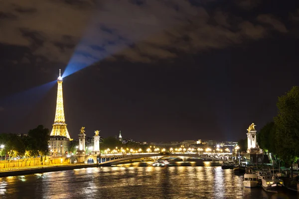 A magia de Paris à noite — Fotografia de Stock
