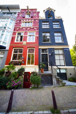 amsterdam'ın renkli evlerde