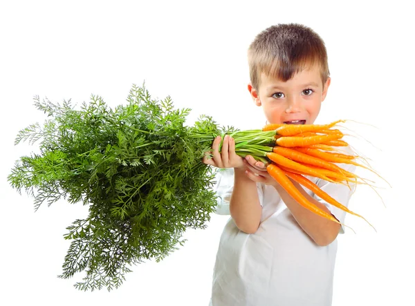 Мальчик с морковью — стоковое фото