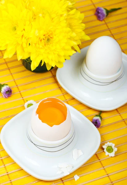 An egg in eggcup — Stock Photo, Image