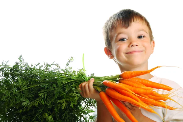 Junge mit Karotten — Stockfoto