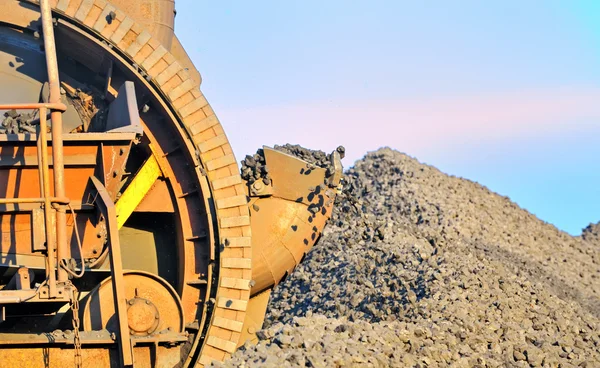 褐炭を掘るためにバケット ホイール掘削機 — ストック写真