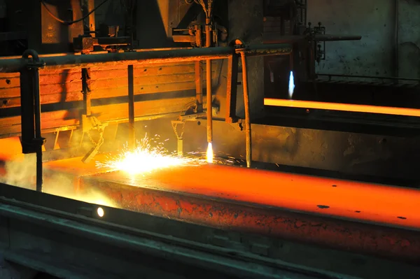 Gas cutting of the hot metal — Stock Photo, Image