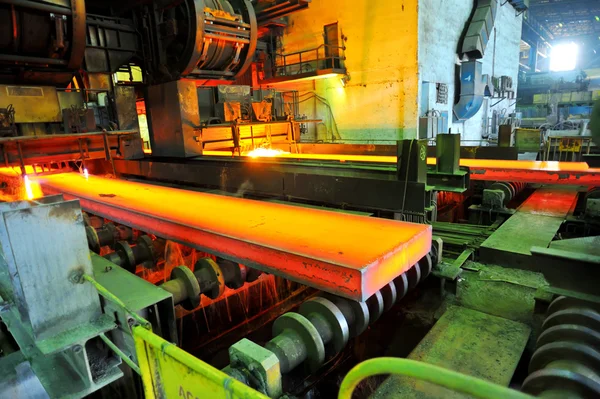 Горячая сталь на конвейере Лицензионные Стоковые Фото