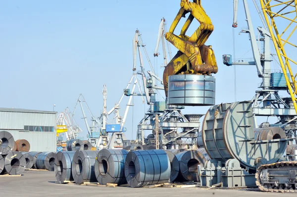Rolls of steel sheet in harbor — Stock Photo, Image