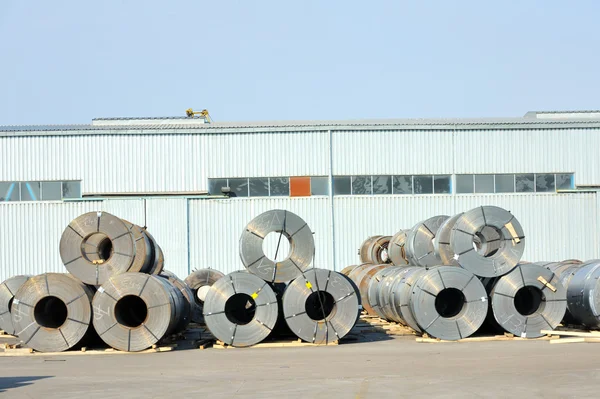 Rotoli imballati di lamiera d'acciaio — Foto Stock