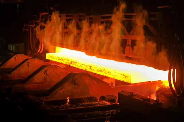 Hete staal uit oven — Stockfoto