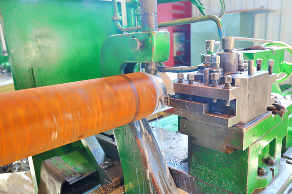 Turning lathe in action