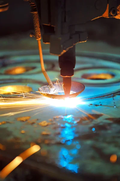 Laser cutting metal sheet — Stock Photo, Image