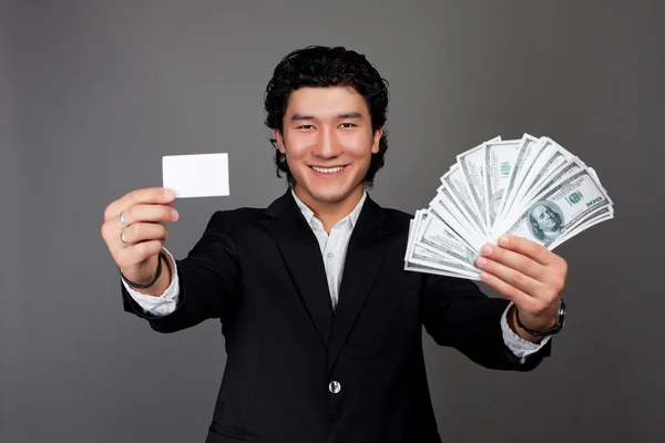 Asiatico uomo holding soldi e carta — Foto Stock