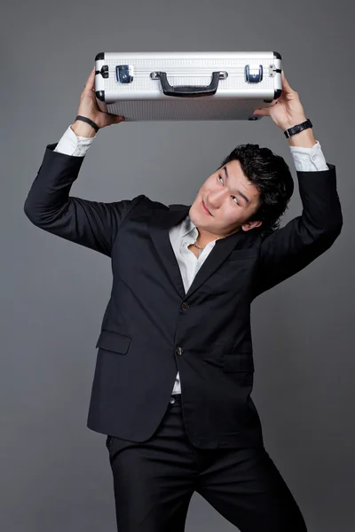 Asiático hombre holding metall caso —  Fotos de Stock