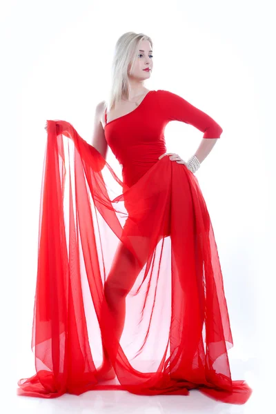 Kobieta z czerwonego materiału na białym — Zdjęcie stockowe