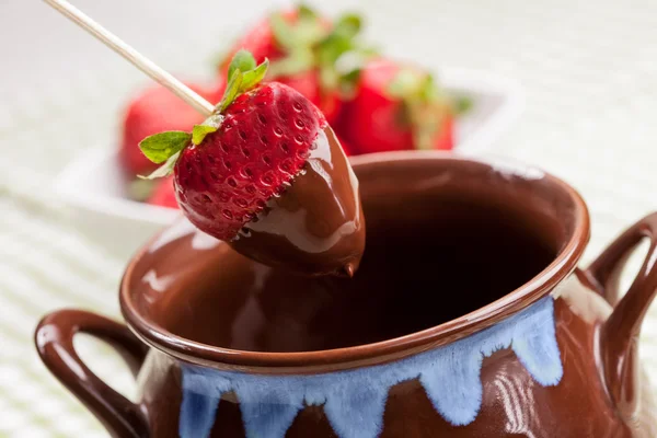 녹 인 초콜릿 딸기 — 스톡 사진