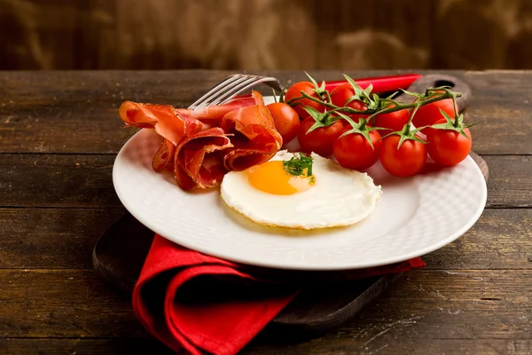 Colazione all'inglese con uova e pancetta — Foto Stock