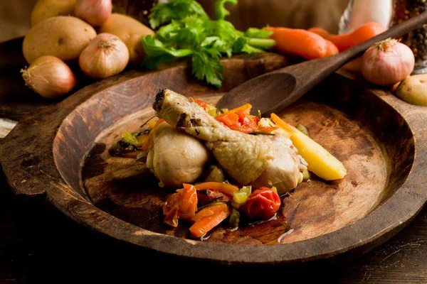 Gestoofde kip met groenten — Stockfoto