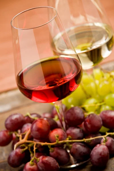 Wein und Trauben — Stockfoto