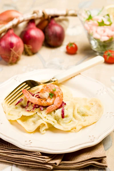 Homemade Ravioli with Shrimps — Stock Photo, Image