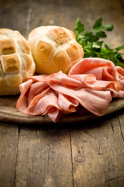 Mortadella with Bread on Chopping board — Stock Photo, Image