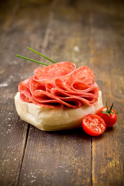Salami sandwich — Zdjęcie stockowe