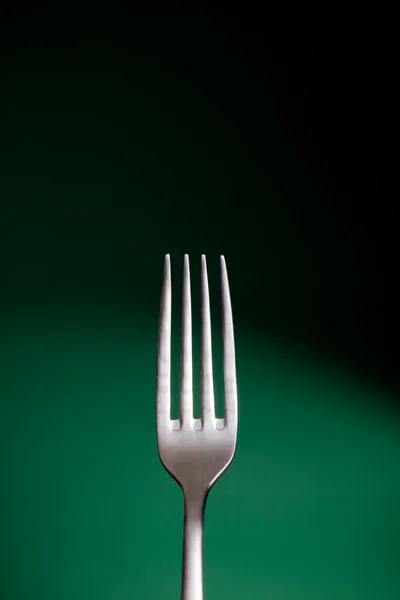 Fork sobre fundo verde - Cozinhar conceito — Fotografia de Stock