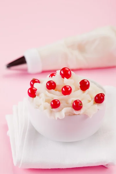 Cream Dessert with currants — Stock Photo, Image