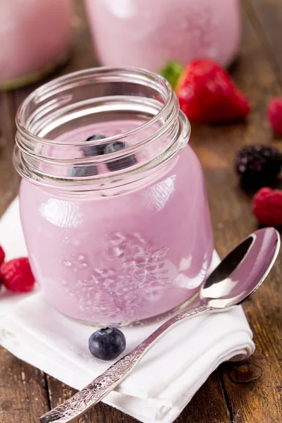 Small jars with homemade yogurt with berries — Stock Photo, Image