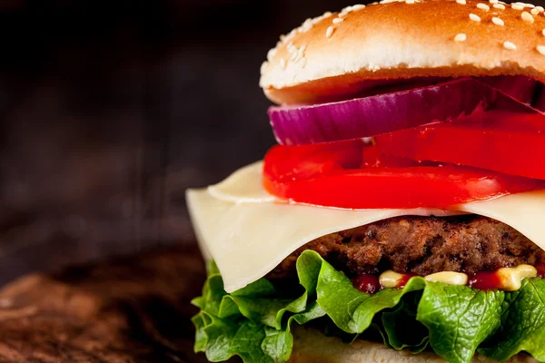 Hamburger, sült krumplival — Stock Fotó