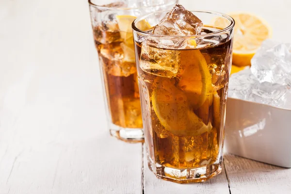 Lemon Ice Tea on white wooden table — Stock Photo, Image