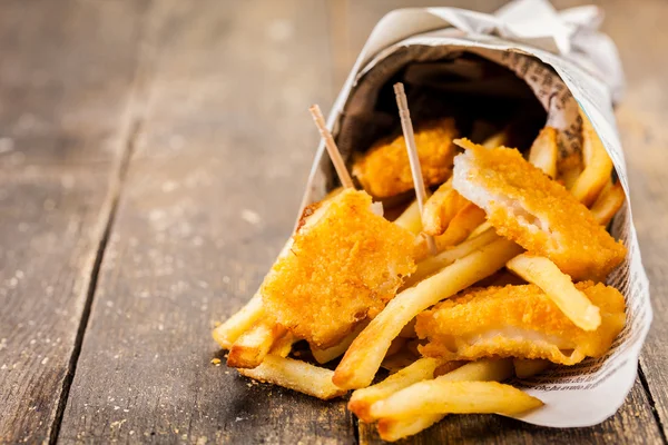 Pescado y patatas fritas — Foto de Stock