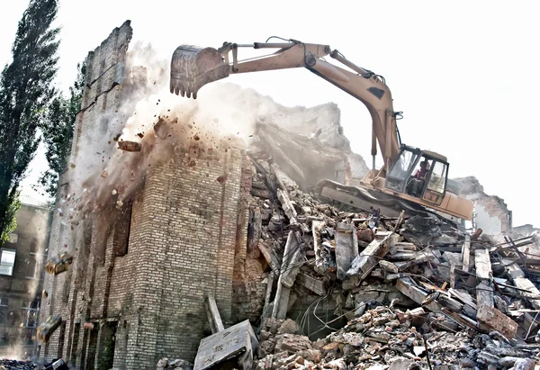 Demolição de edifícios antigos — Fotografia de Stock