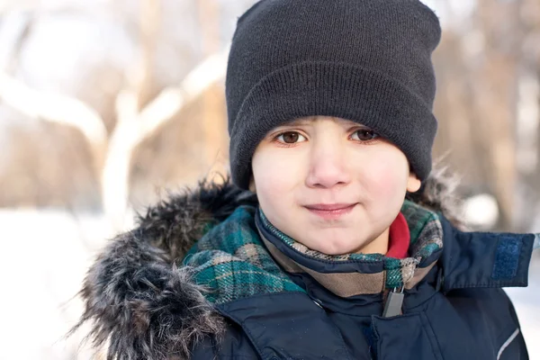 Vintern porträtt av en pojke — Stockfoto