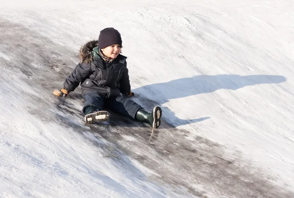 Little boy on ice hill — Stock Photo, Image