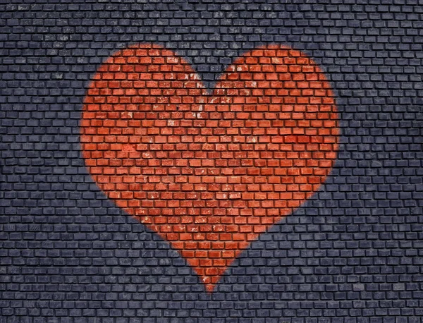 Hjärtat på gammal tegelvägg — Stockfoto