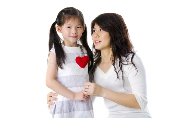 Фото азиатской матери и дочери на белом фоне — стоковое фото
