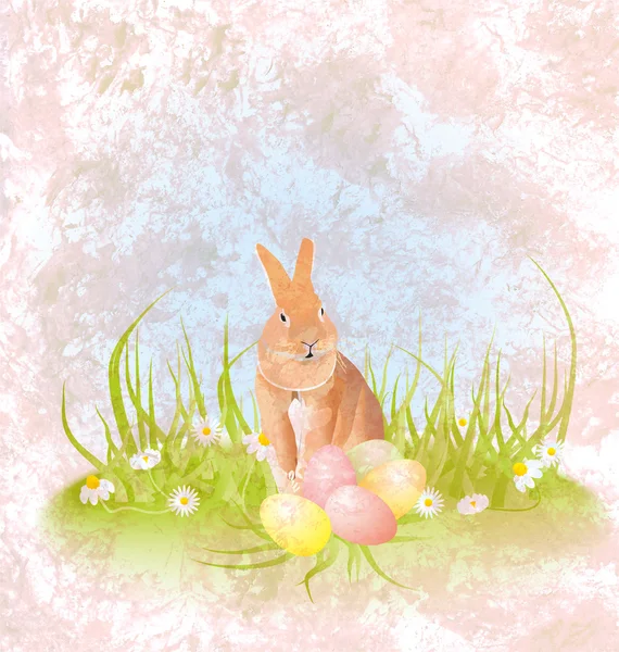 Lebre marrom ou coelho sentado na grama com ovos de páscoa e d — Fotografia de Stock