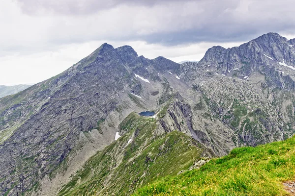 Yüksek dağ manzarası — Stok fotoğraf