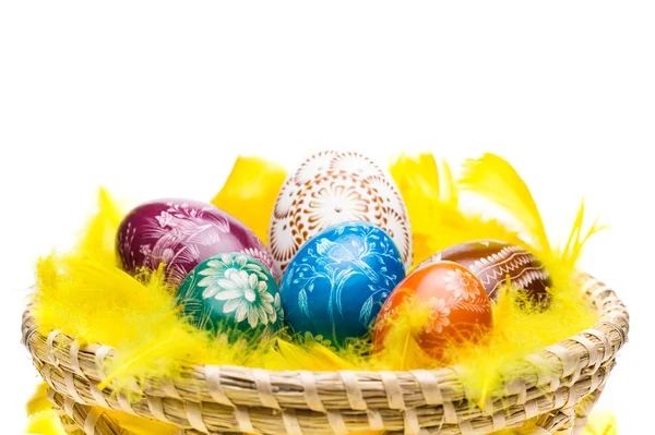 在复活节篮子里的鸡蛋 — 图库照片