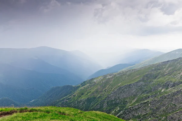 Yüksek dağ manzarası — Stok fotoğraf
