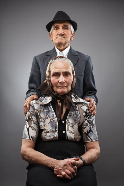 Пожилая пара — стоковое фото