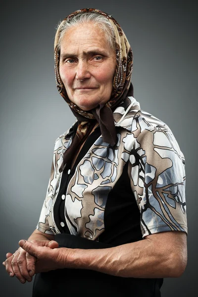 Mujer mayor con pañuelo —  Fotos de Stock