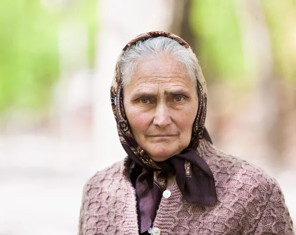 Old woman with kerchief outdoor — Stock Photo, Image