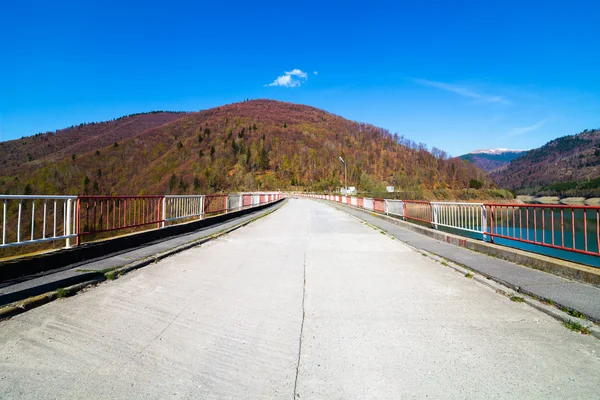 Bridge and mountains — Stock Photo, Image