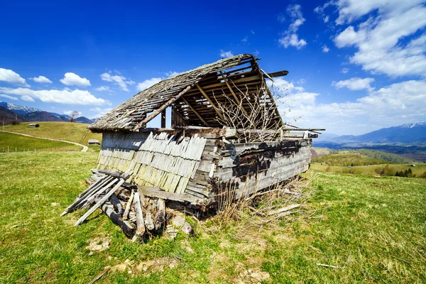 Abandoned barn in ruins — Stock Photo, Image