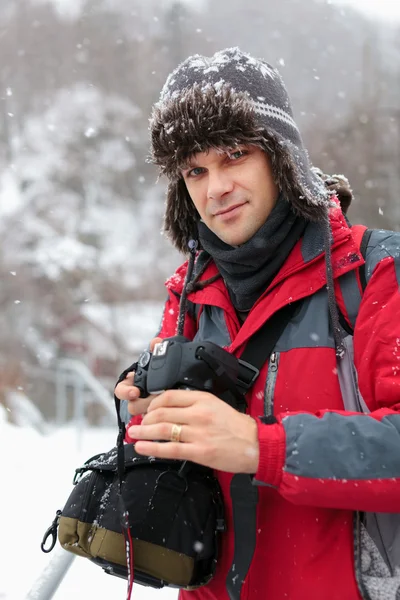 Tourist with camera outdoor — Stock Photo, Image