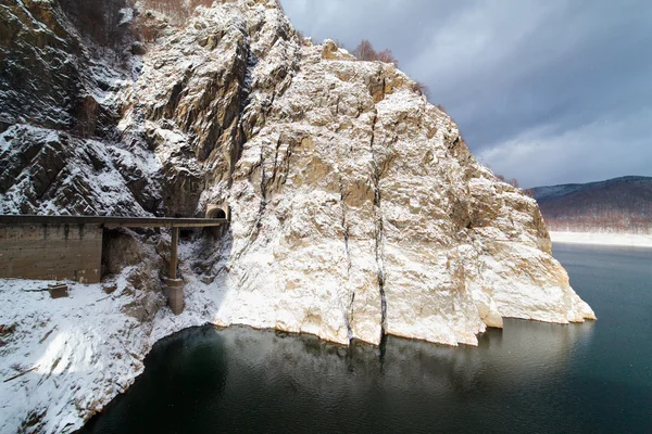 Ostřelování jezero vidraru — Stock fotografie