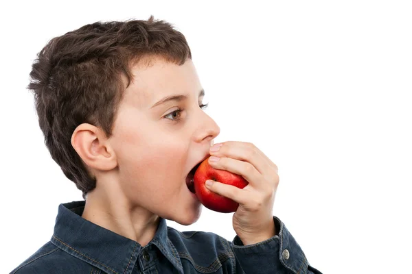 Garçon manger des pommes — Photo