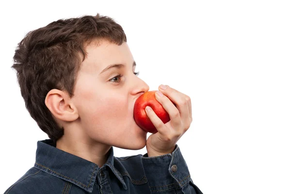 Jongen eten apple — Stockfoto